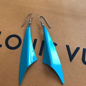 Vintage turquoise metal earrings!